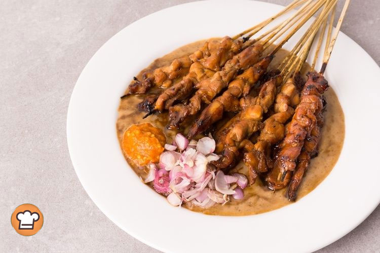 Membuat Sate Ayam dengan Bumbu Kacang yang Gurih dan Legit